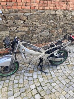 Kawasaki zzr 600 na dily