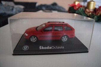 Škoda Octavia Combi 2004 červená 1:43 - Abrex