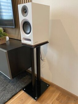 Stojany na reproduktory