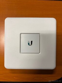 Ubiquiti UniFi Security Gateway (USG)