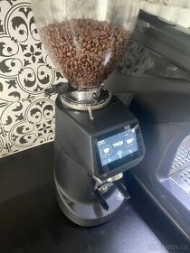 Profesionální mlýnek na kávu digitální - 1