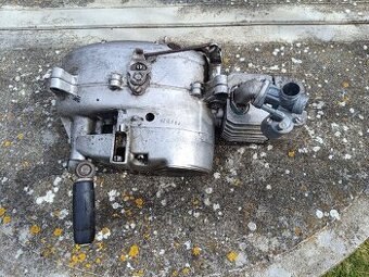 Motor Jawa 50