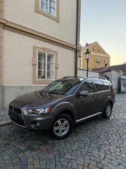 Mitsubishi Outlander 2.3DI-D 4x4 ČR 130kw Kůže Tažné Navi