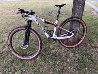 Canyon Lux CF 8. Rok 2021.
