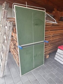 Stůl na stolní tenis