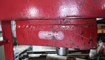 Lis 100 tun rovnací dílenský Rottek s pohyblivým pístem