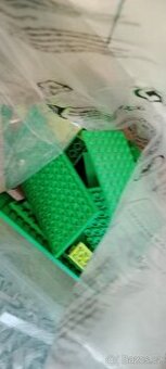 LEGO hnědé + zelené + oranžové + žluté dílky – mix