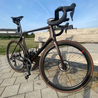 GIANT TCR Advanced 2 Di2 (model 2023)