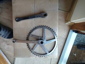 Stará klika i z ozubeným kolem