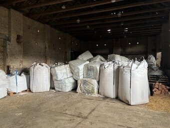 Vyklizeni objektu - skelna vata, plastova drt, vapenec