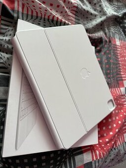 Apple Magic Keyboard 12.9 bílá