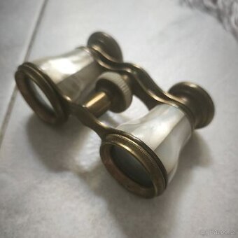 Starožitné divadelní kukátko