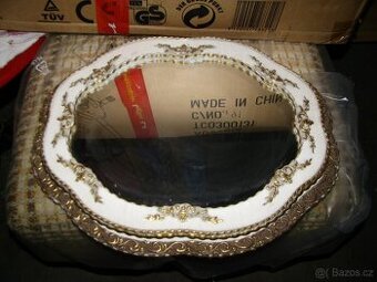 krásné starožitné zrcadlo