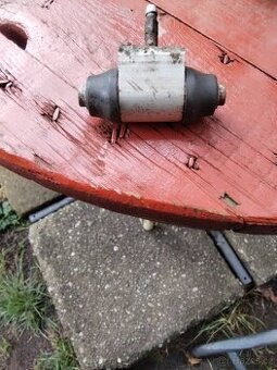 Brzdový prasátko Octavie 1