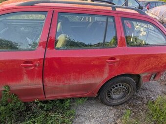 Škoda octavia 2 combi levé zadní dveře 8151