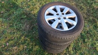 Prodám sadu letních pneu na ORG. ALU discích Toyota Yaris