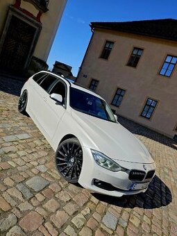 Bmw 330d touring 210 kw Najeto 160 tis km servis BMW