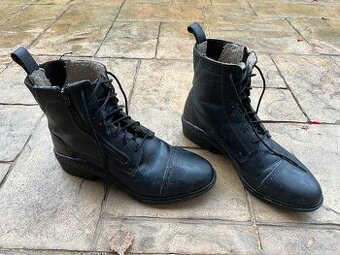 Zimní jezdecká pérka