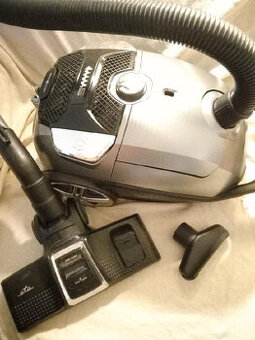 Sáčkový vysavač ETA Avanto, šedý