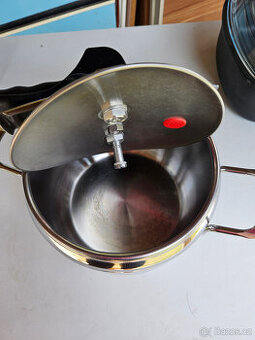 Tlakový hrnec / papiňák