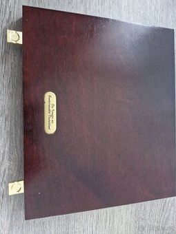 Dřevěná kazeta na mince