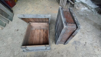 Staré vojenské/muniční bedny – masivní dřevo, kování