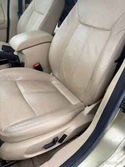 Ford Mondeo mk4 interiér sedačky