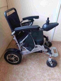 Prodám skládací odlehčený elektrický invalidní vozík