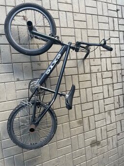 Bmx cerne s pegama