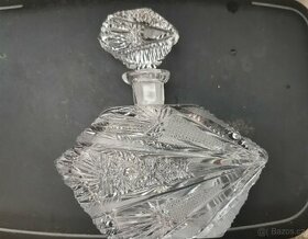 Broušena křišťálová karafa na kolínskou