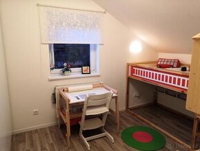 Prodám dětský stůl s naklápěcí deskou