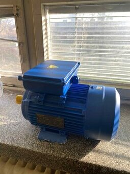Jednofázový elektromotor 2,2 kW (drobné kosm. nedostatky)