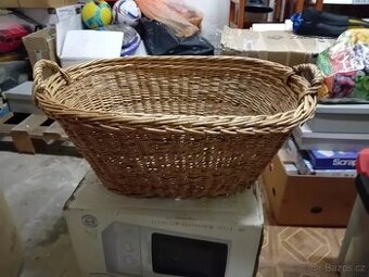 Proutěný prádelní koš