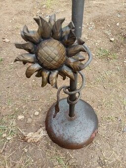 Ručně kovaný stojan