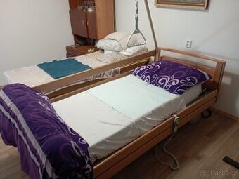 Polohovací pečovatelská postel