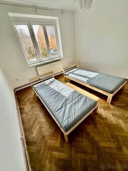 Prodej postelí IKEA s rošty a matracemi 4 kusy