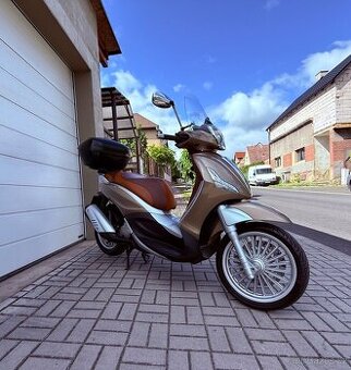 Piaggio Beverly 125i, cz dokady 2013 - Top Stav