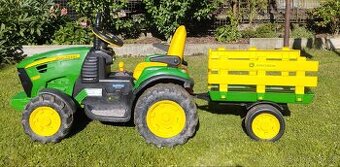 Elektrický traktor John Deere