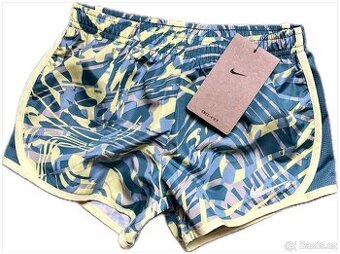 Krásné holčičí nové kratásky Nike vel.116