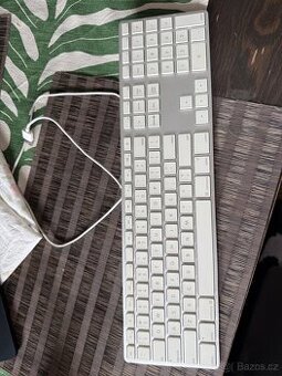 Apple klavesnice dratova