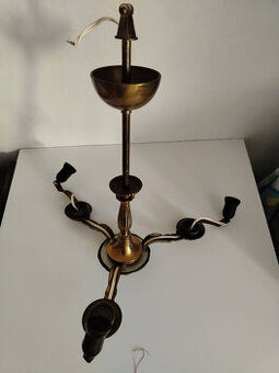 starý mosazný lustr