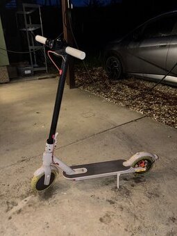 Elektrická koloběžka Xiaomi Mi Scooter 3 - TOP Stav