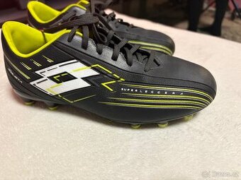 Chlapecké kopačky lisovky Lotto Solista vel. 38 EU / 245 mm