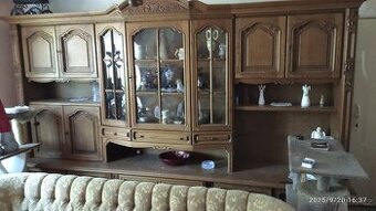 Obývací stěna z masivního dřeva