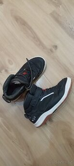 Tři páry chlapeckých zimních botů vel: 38