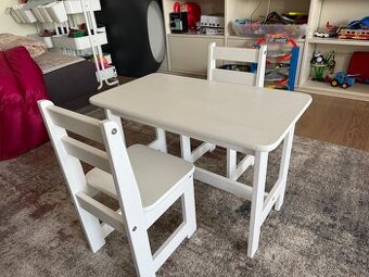 Dětský stůl a 2x židle + podložka