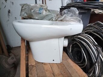 Volné stojící keramická záchodová mísa