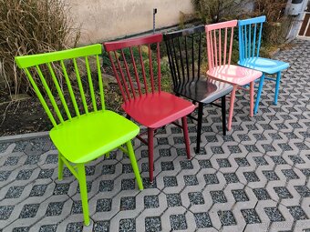 Barevné retro jídelní židle TON Ironica - 5 kusů