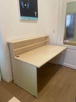 Pracovní stůl (vhodný i jako recepce)