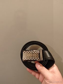 Pásek Gucci a Hugo Boss